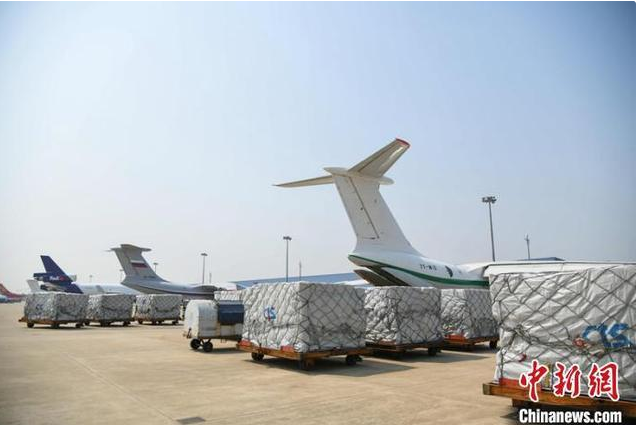 国际货运升温 浦东国际机场出入境货机数量猛增